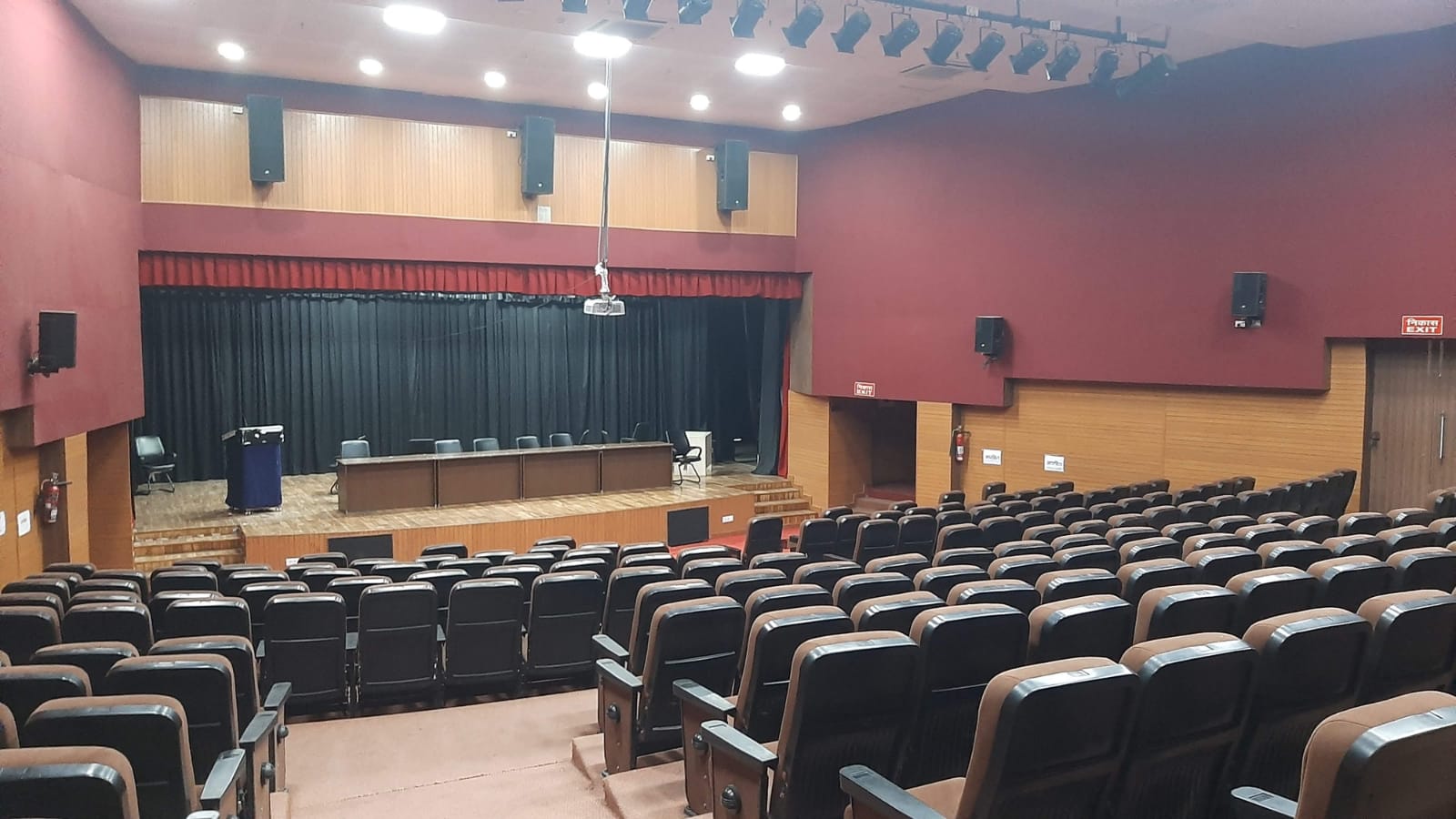 Finding the Perfect Auditorium for Your Upcoming Events - D Signature Live